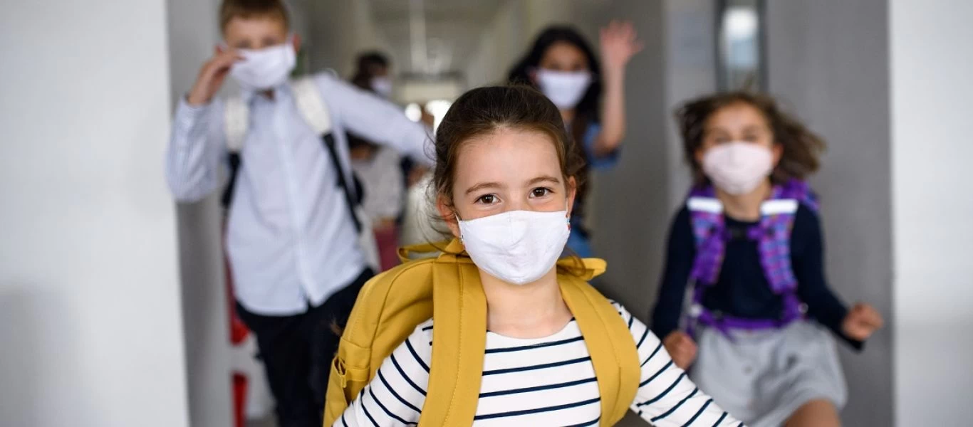 ΗΠΑ: Οι πιο πλούσιοι και οι λευκοί αντιτίθενται στη χρήση μάσκας στα παιδιά τους στα σχολεία